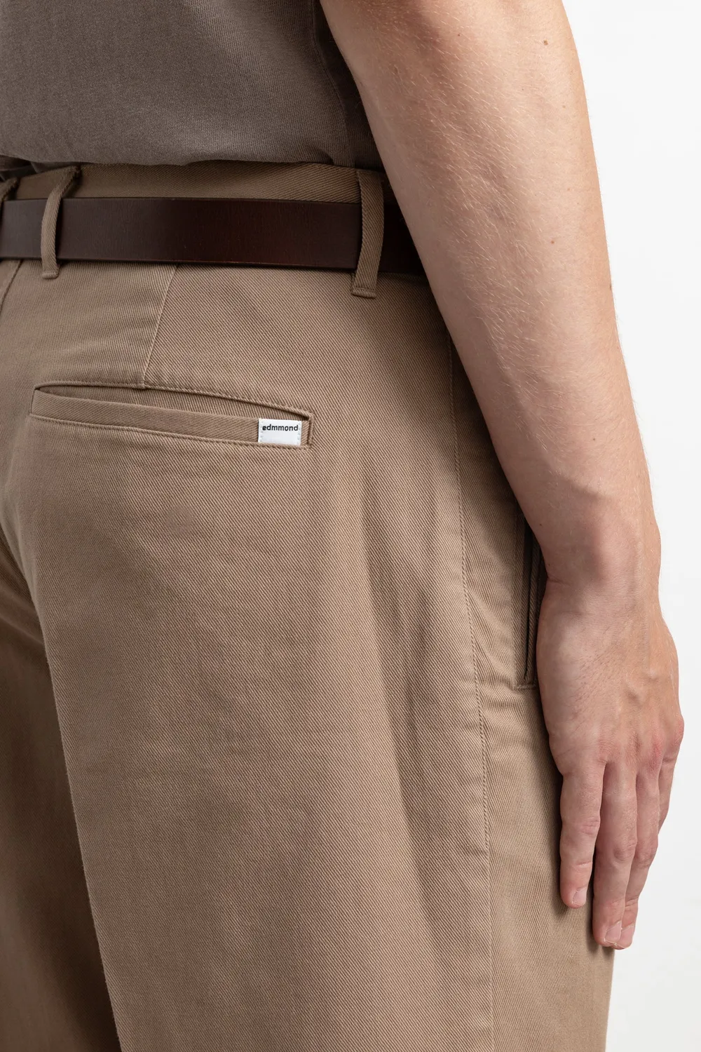 Edmmond Studios David pantalon tailleur taupe plissé fluide