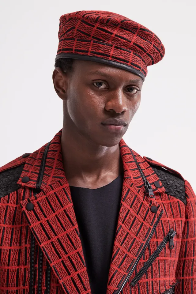 French Deal Kodjia béret pagne Baoulé rouge