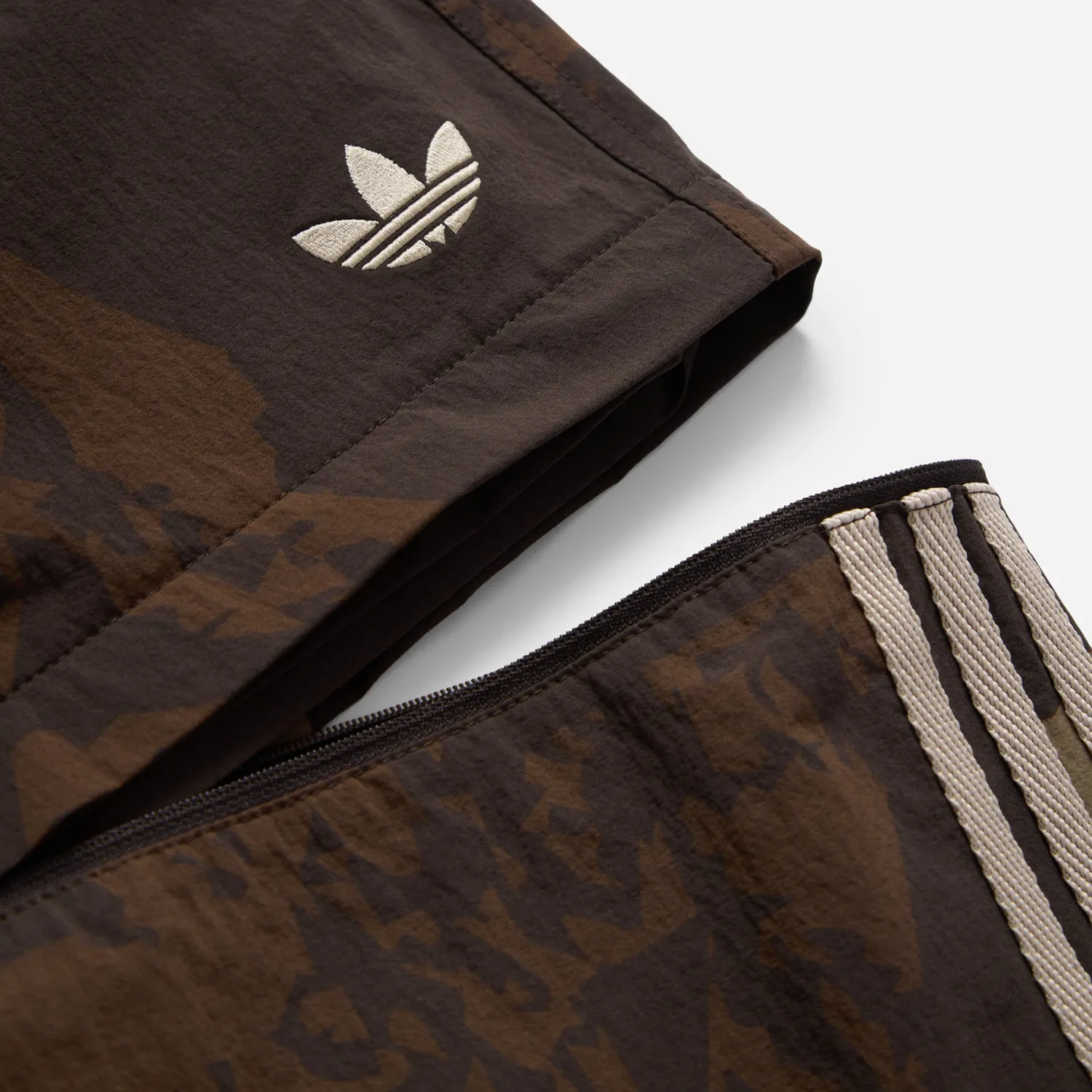 Labrum x adidas x END. pantalon cargo marron nuit zippé
