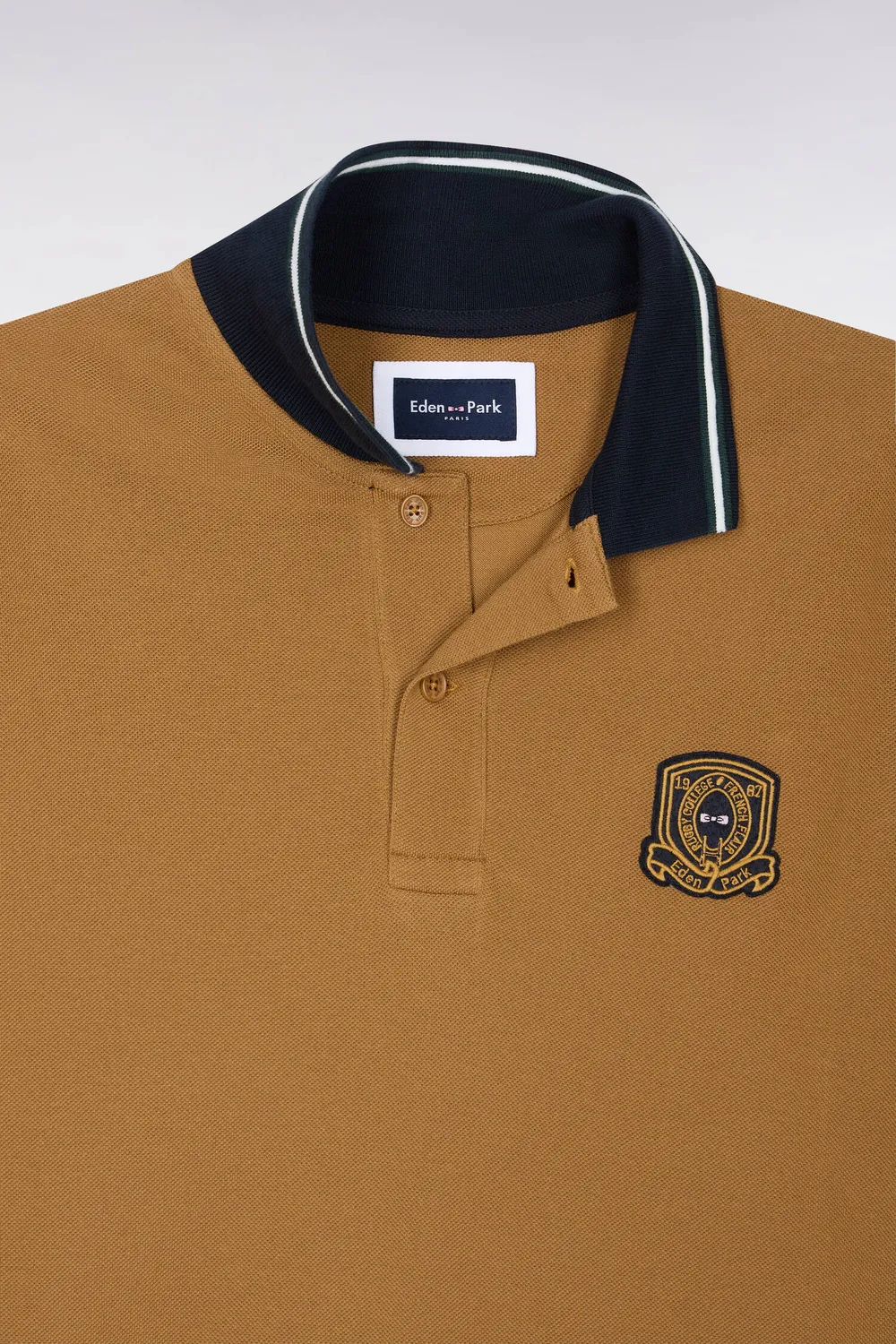 Eden Park College polo manches courtes camel écusson coton