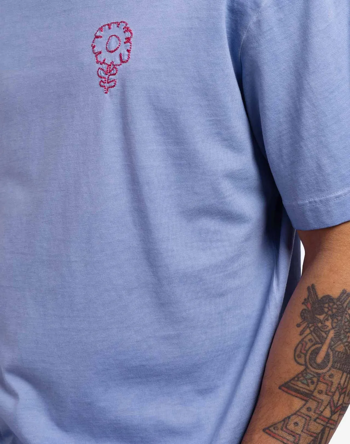 OLOW Carmina t-shirt bleu azur brodé ample
