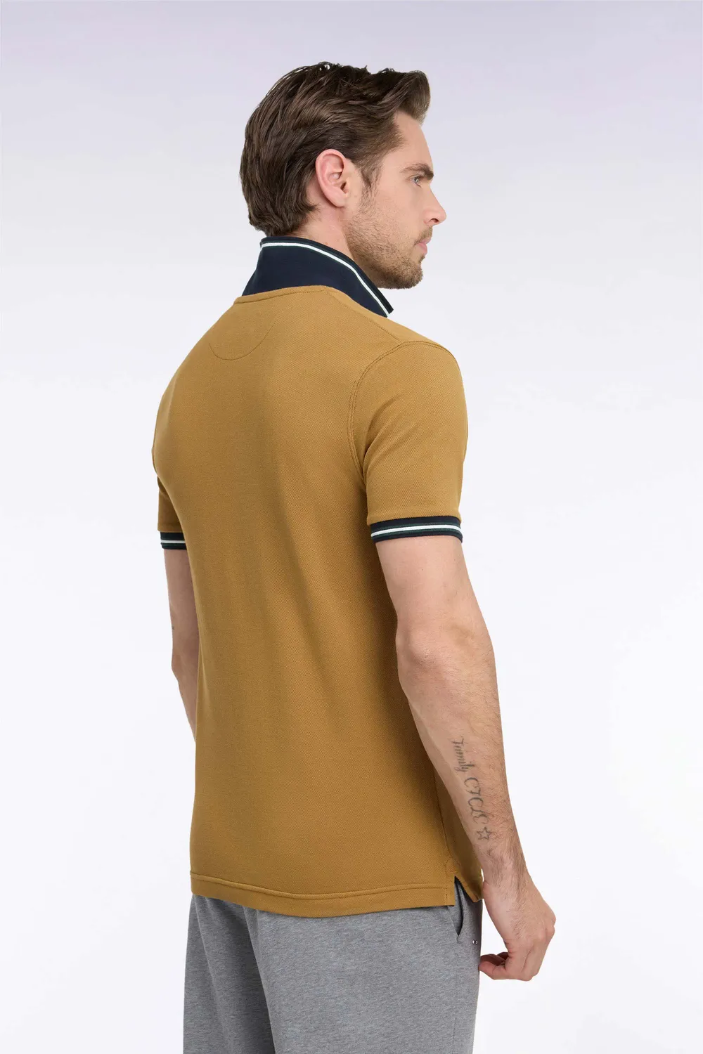 Eden Park College polo manches courtes camel écusson coton