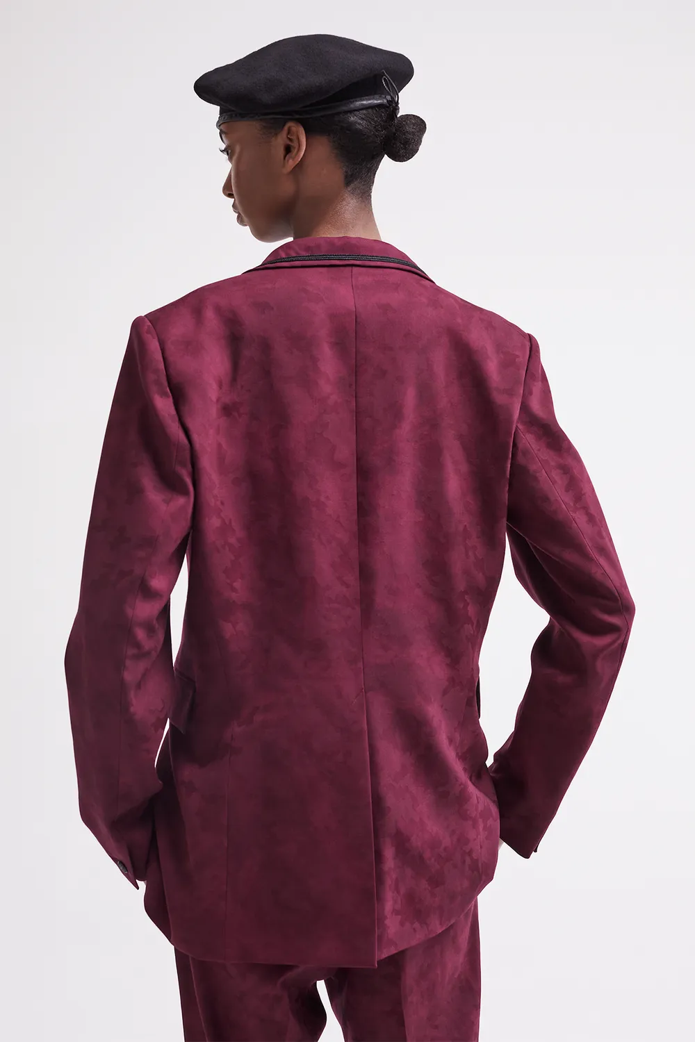 French Deal Majesté veste laine boutons sculptés