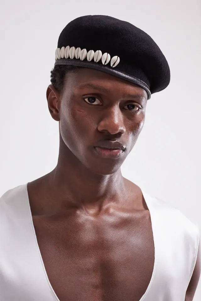 French Deal Kodjia béret ligne cauris laine noire
