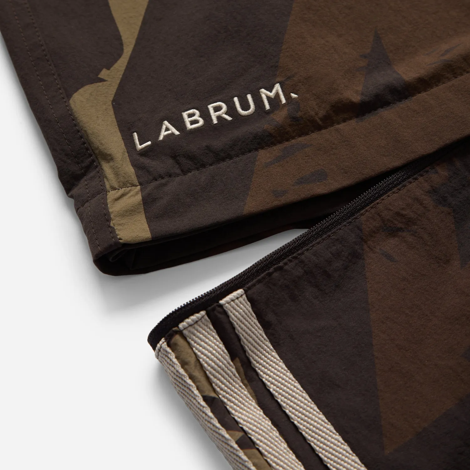 Labrum x adidas x END. pantalon cargo marron nuit zippé