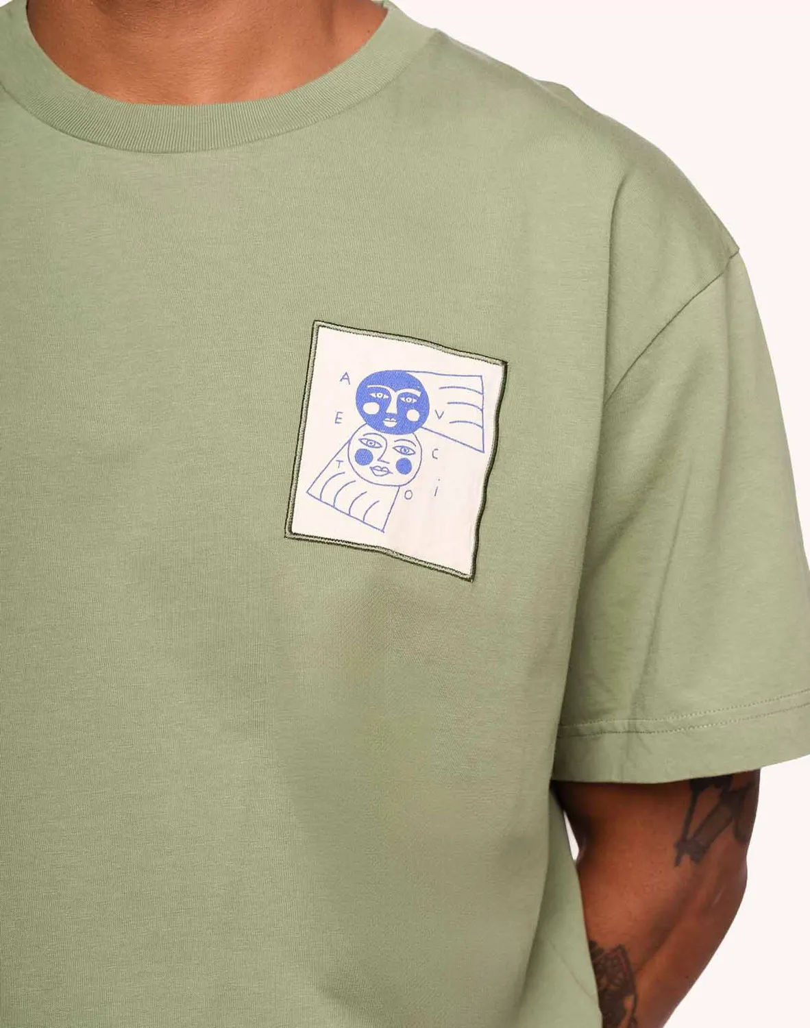 OLOW Avec Toi t-shirt vert sauge patch coton
