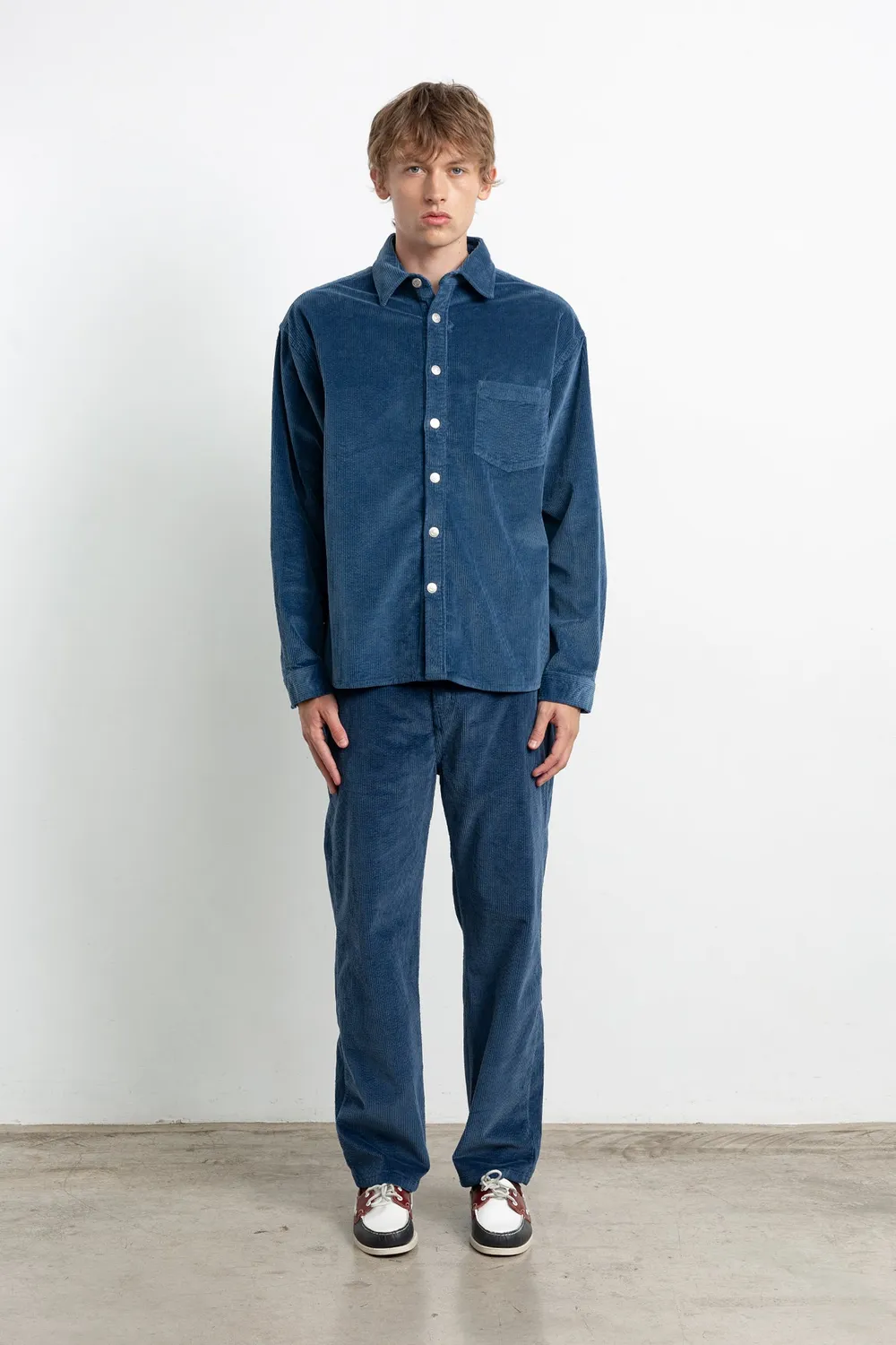 Edmmond Studios John pantalon velours bleu foncé 5 poches