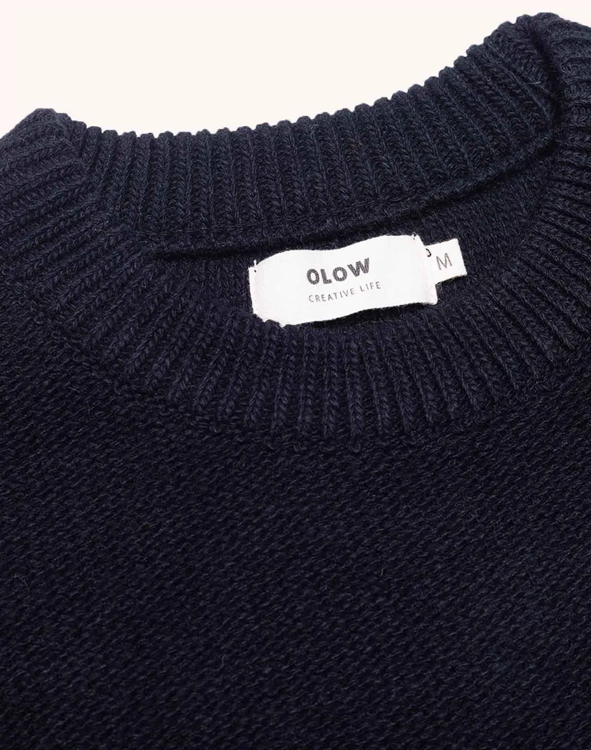 OLOW Baden pull noir laine chaude Italie