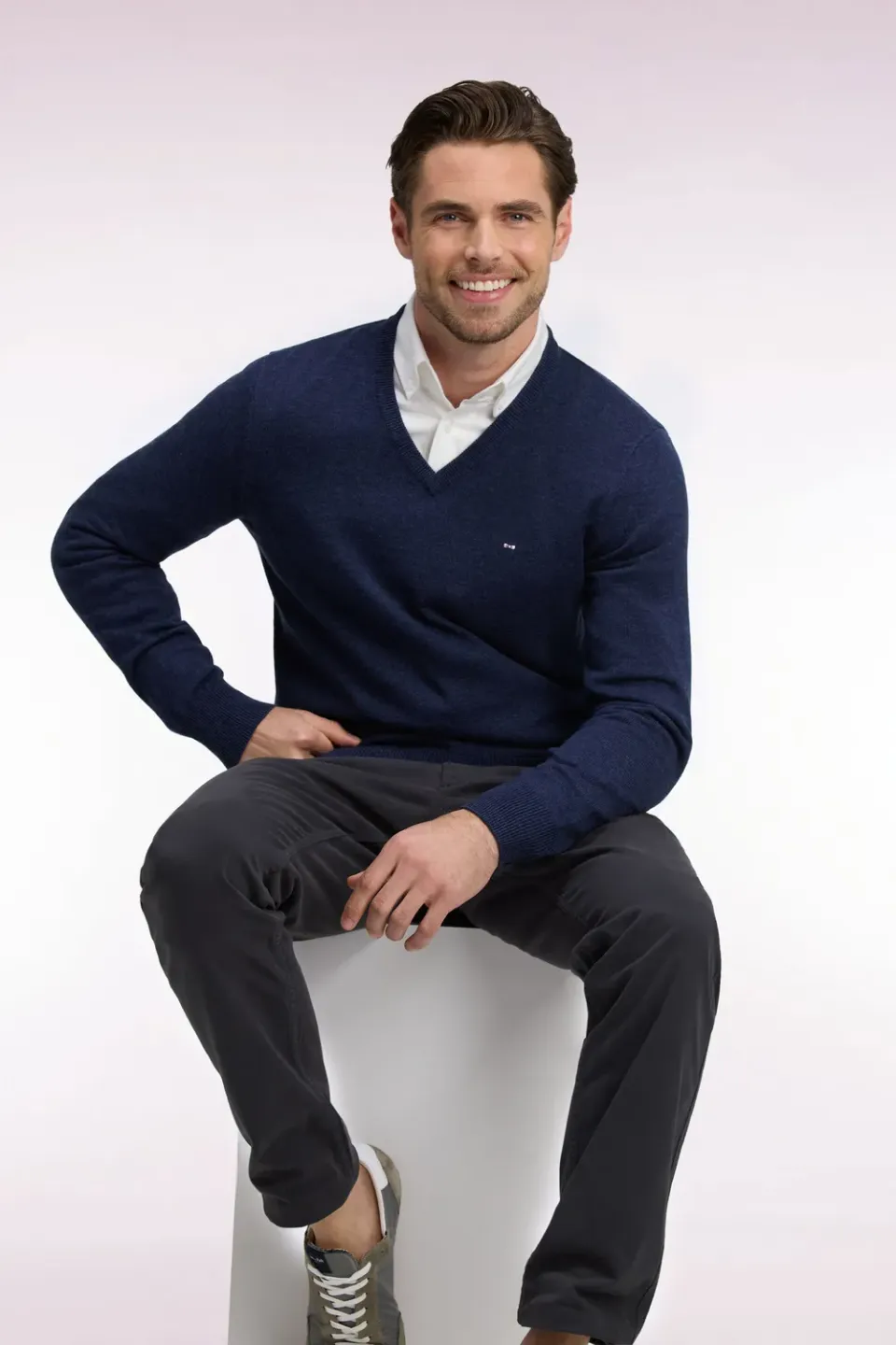 Eden Park pull col V laine et coton bleu coupe droite
