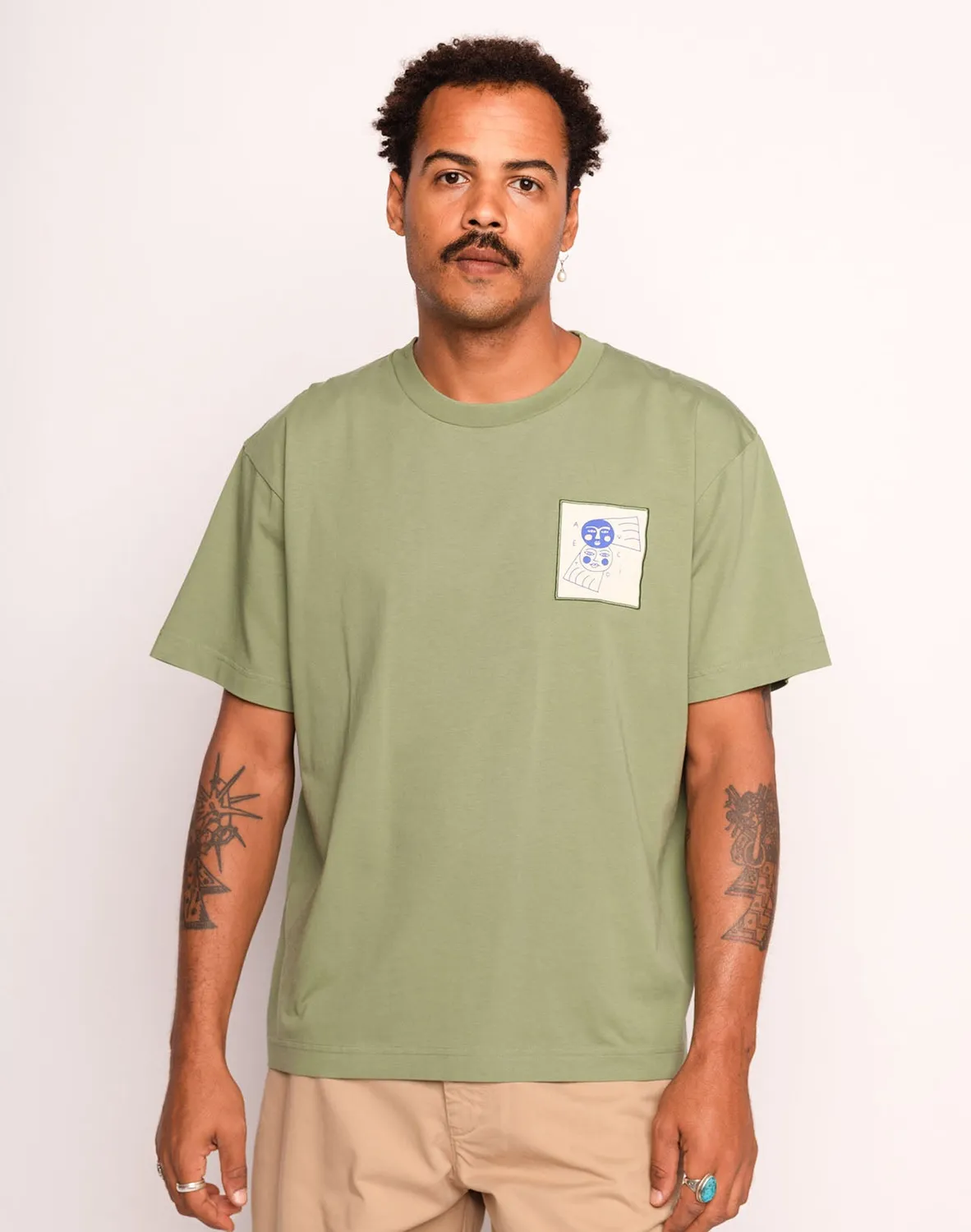 OLOW Avec Toi t-shirt vert sauge patch coton