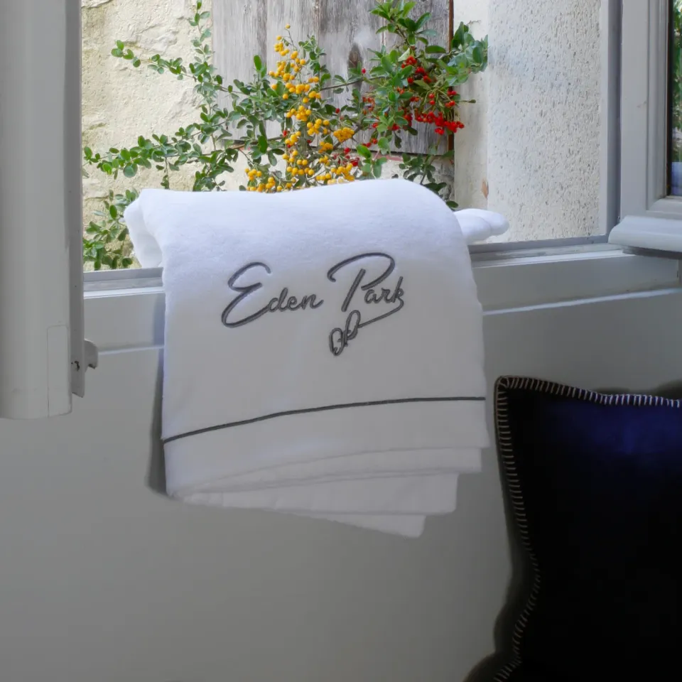 Eden Park serviette de bain grande blanche broderie coton