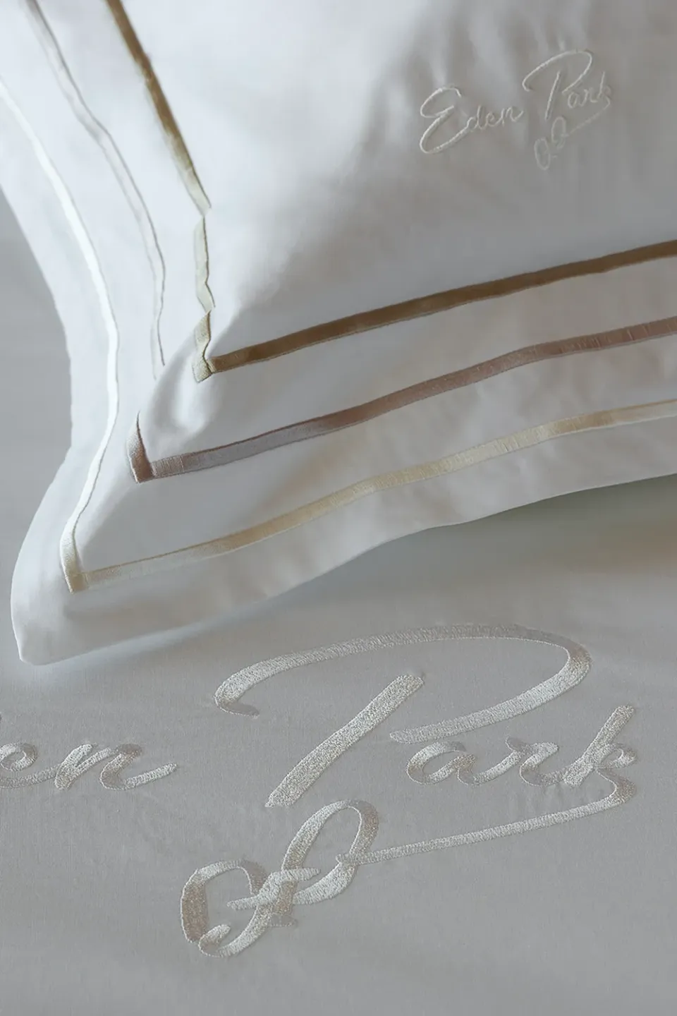 Eden Park lot 2 taies oreiller 65x65 coton blanc doré