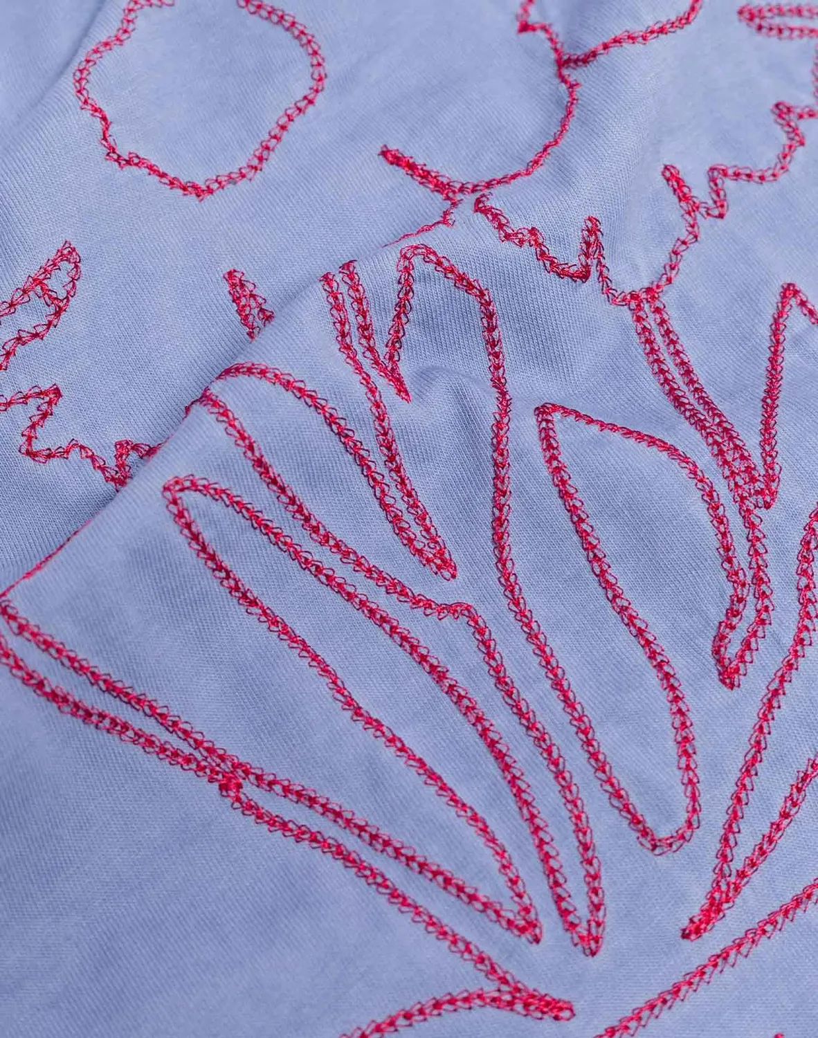 OLOW Carmina t-shirt bleu azur brodé ample