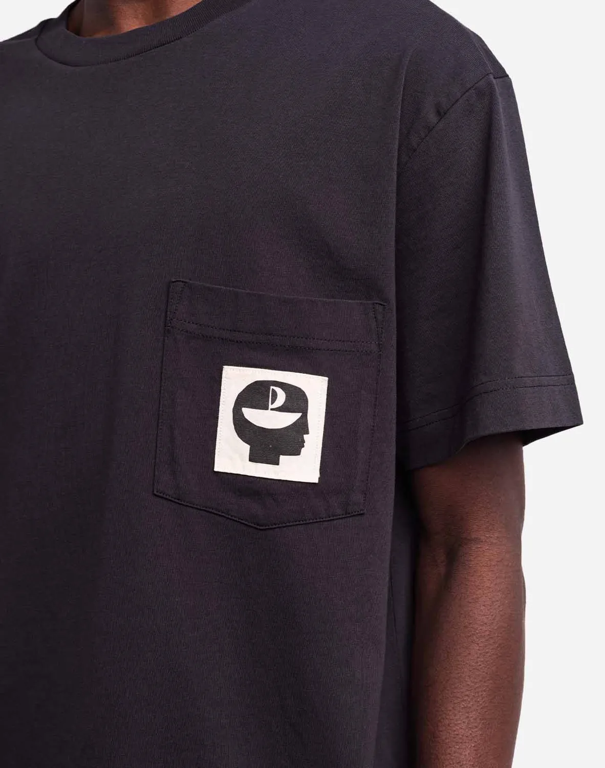 OLOW Escape t-shirt noir carbone poche coton bio
